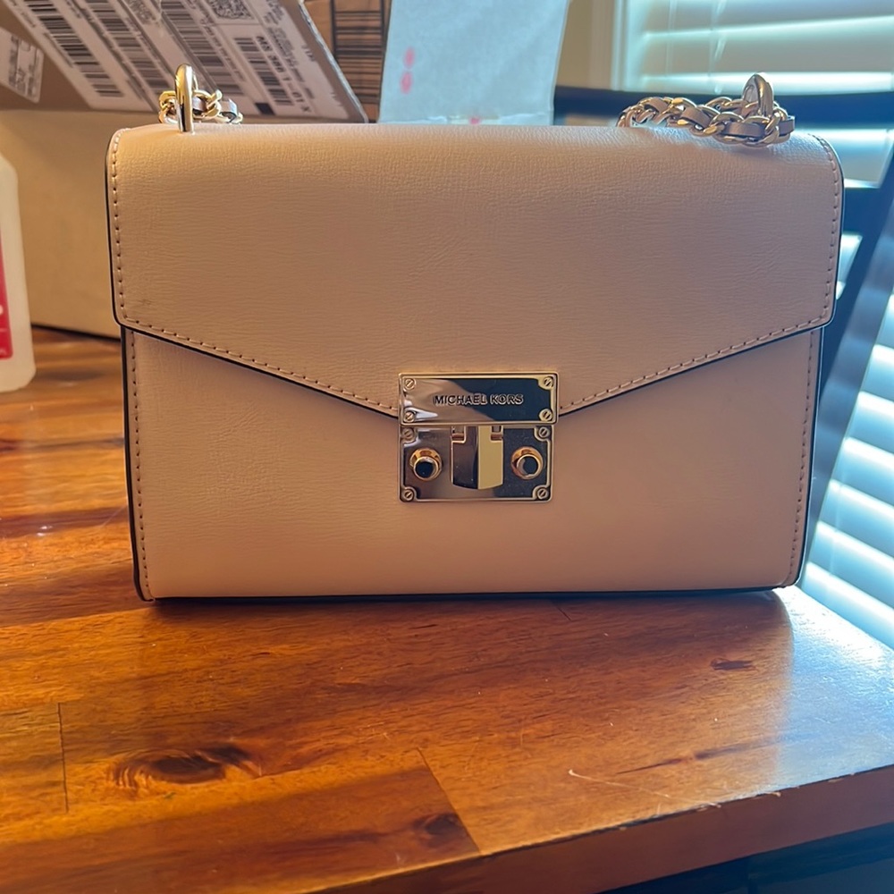 Pink micheal Kors purse new never used